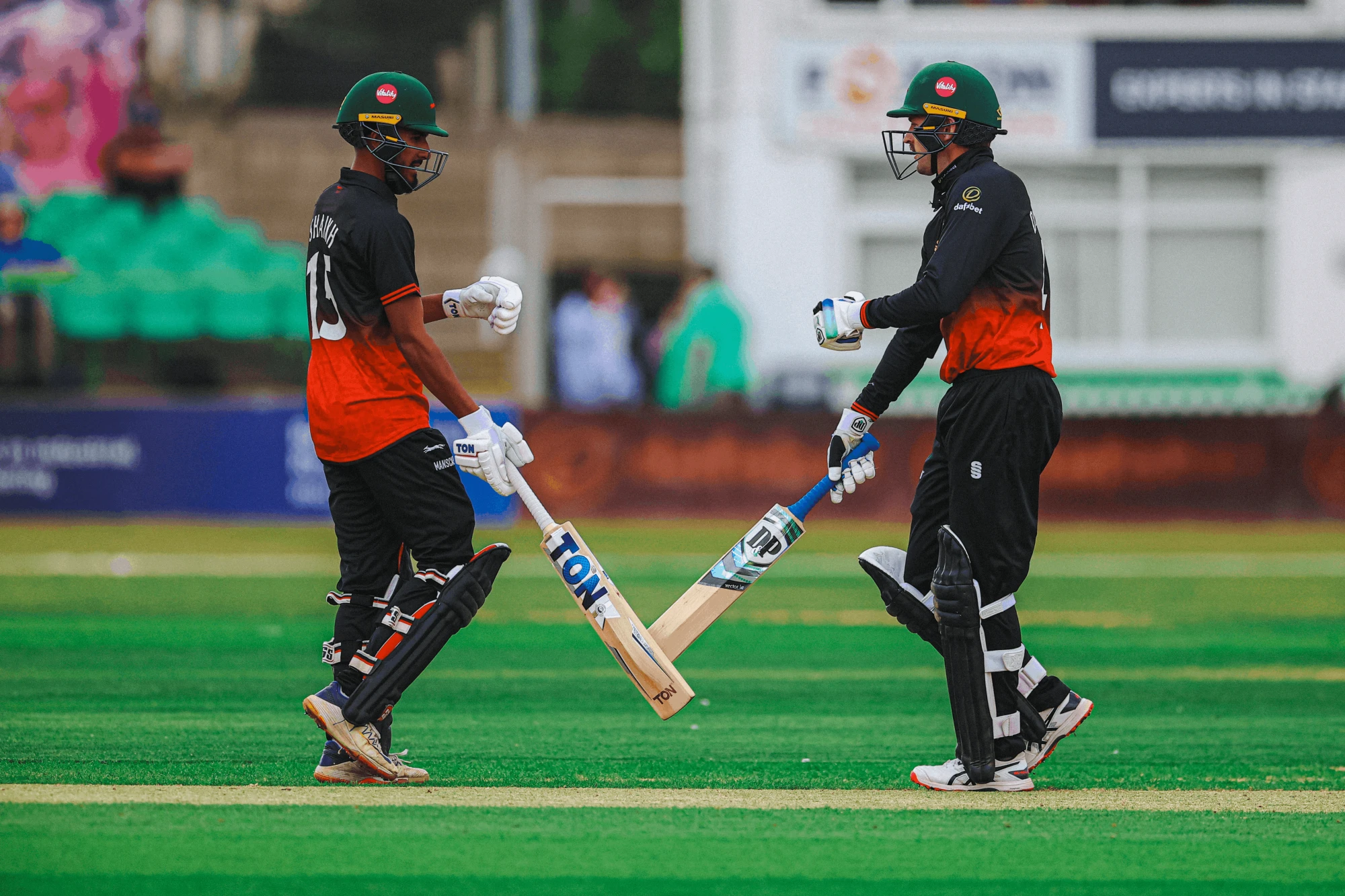 Foxes Fall Short Despite de Swardt Century as Lancashire Post 383